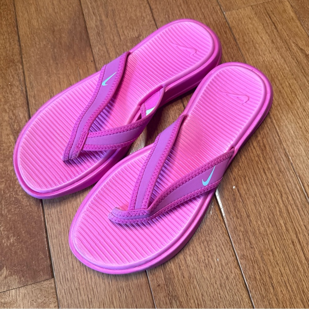 Nike Bright Pink Sandals - Picture 4 of 4